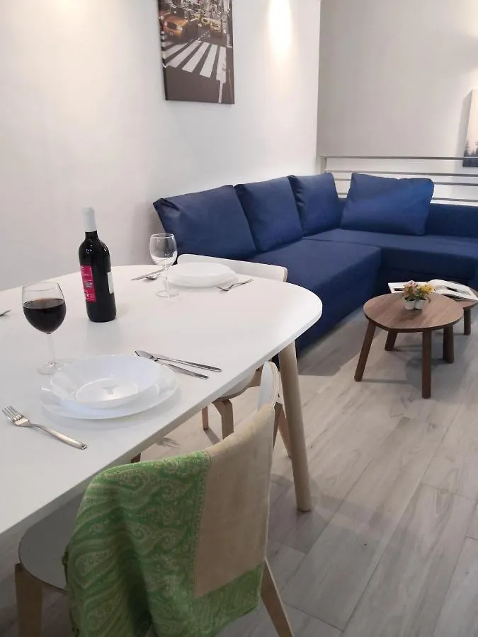 Luxury Apartment Near Niguarda Graziano39 Milano 0*,  Italia